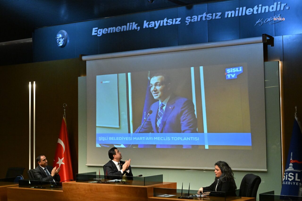 Şişli Belediye Meclisi CHP Grubu olağanüstü toplandı: “Hiçbir CHP’li bir terör örgütünden talimaz almaz. Biz daimi liderimiz Atatürk’ten talimat alırız”
