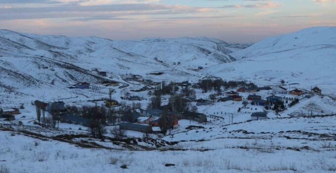 Erzincan’ın dağlarına nisanda kar yağdı