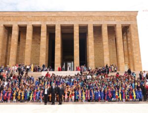 Çankayalı minik mezunlar ulu önder Atatürk’ü ziyaret etti