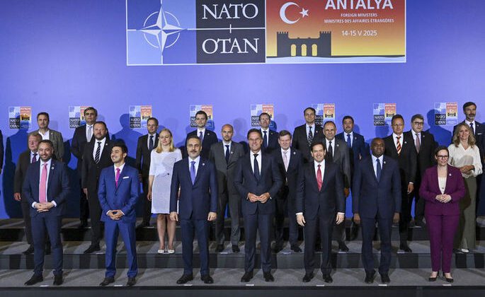 NATO Dışişleri Bakanları bir araya geldi