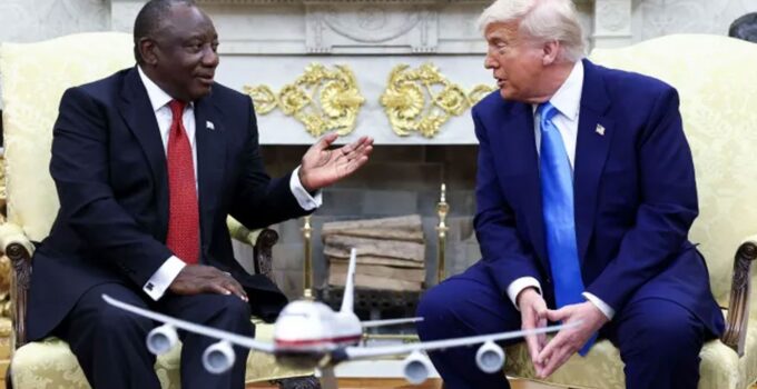 Trump, Güney Afrika’yı ‘beyaz soykırımı’ gerçekleştirmekle suçladı