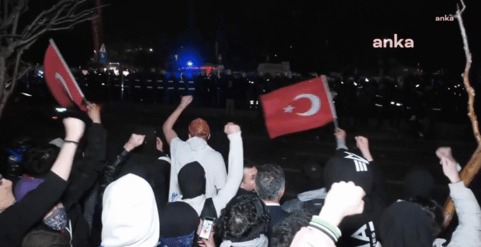 Artık slogan atanların yanında bulunmak da suç!
