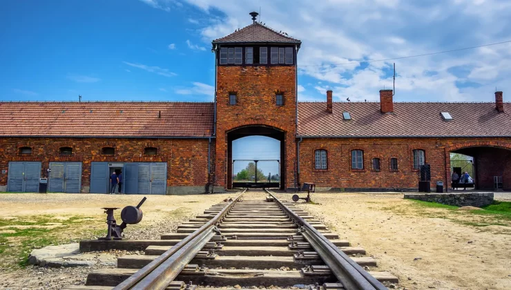 Alman öğrenciler Nazi toplama kamplarını ziyaret edecek mi?