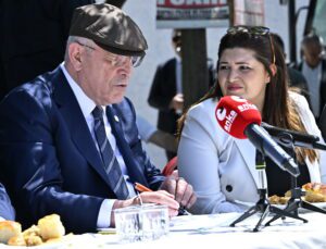 Çiftçiler Dervişoğlu’na dert yandı: “Köylü artık efendi olmaktan çıktı ayaklar altına alındı”