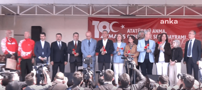 Özgür Özel ve Mansur Yavaş 19 Mayıs Ankara Yarı Maratonu’nun açılışını yaptı