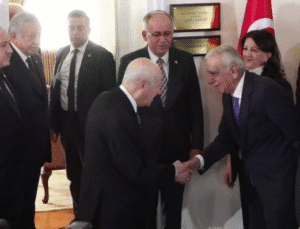 Bahçeli, DEM Parti Heyeti’ni TBMM’de kapıda karşıladı