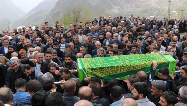 Hakkari’de şarampole yuvarlanan vatandaşlar toprağa verildi