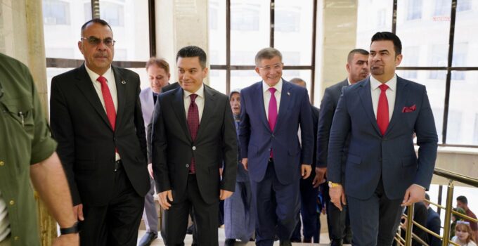 Ahmet Davutoğlu’ndan Irak Türkmen Cephesi Genel Başkanı Mehmet Seman Ağa’ya ziyaret