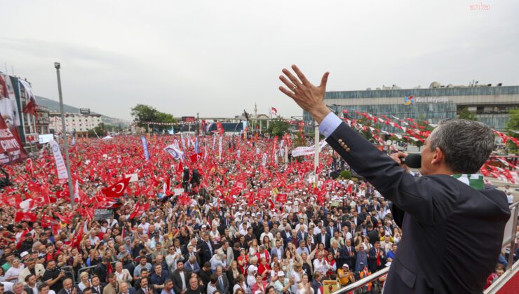 Bursa’da genç yaşlı binlerce kişi Ekrem İmamoğlu’na özgürlük istedi