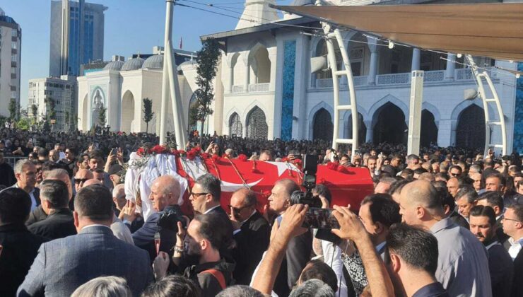 Sırrı Süreyya Önder’in cenazesinden son görüntüler