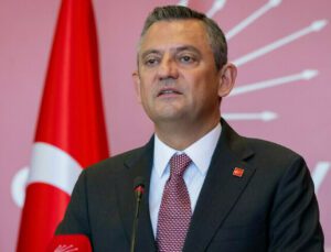 Özgür Özel’den hayatını kaybeden İlhan Şeşen için başsağlığı mesajı