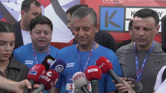 CHP’den pankart tepkisi: “Beklesin bakalım daha nerelere asacağız”