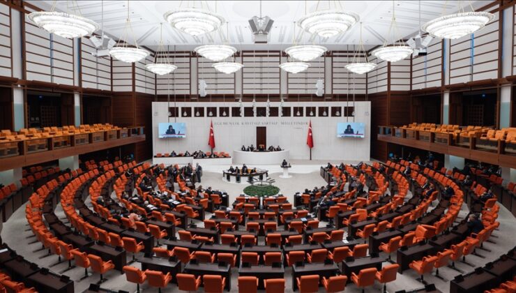 “Meclis hep halkın gündeminde olmaması gereken konularla meşgul ediliyor”