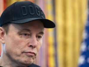 Elon Musk’ın yüzüne ne oldu?
