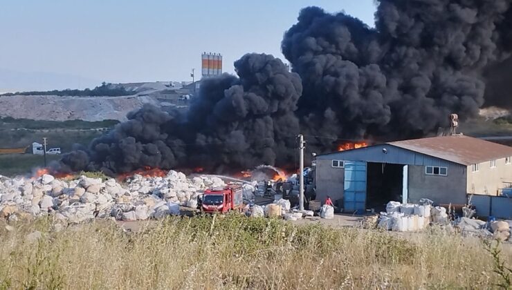 Kocaeli’nde geri dönüşüm tesisinde panik yaratan yangın