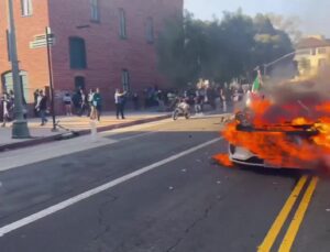 Los Angeles’ta sokağa çıkma yasağına ilişkin olaylar devam ediyor
