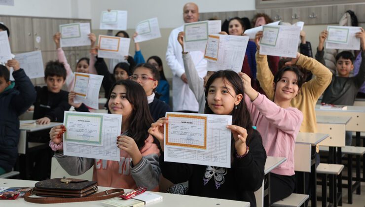 Yaz tatili başlıyor! 20 milyon öğrenci yarın karnesini alacak