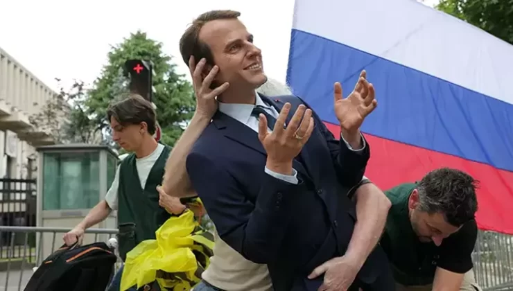 Bu da oldu! Macron’un Bal Mumu Heykelini Çaldılar