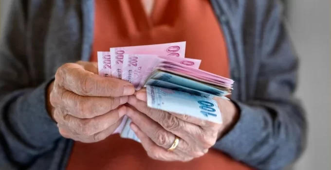 Kimlerin emekli maaşlarında kesinti olacağı belli oldu