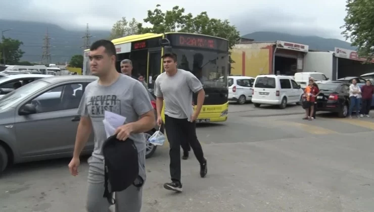 YKS kahramanı: Otobüs şoförü öğrencileri sınava yetiştirdi