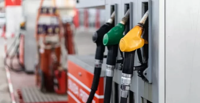 Vatandaşın gözü bu kararda… Akaryakıtta tabela yine değişiyor