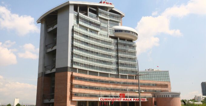 CHP’den Kurultay davasına sert tepki: “Hadsizlik ve acizlik”