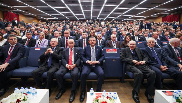 Kaosun karşısında, umudun yanında