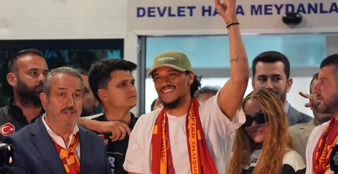Galatasaray’ın yeni transferi Leroy Sane İstanbul’da