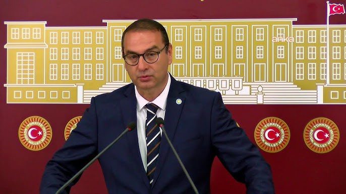 Rıdvan Uz’dan zeytinlik yasasına tepki: “Milletle holdingler karşı karşıya getiriliyor”