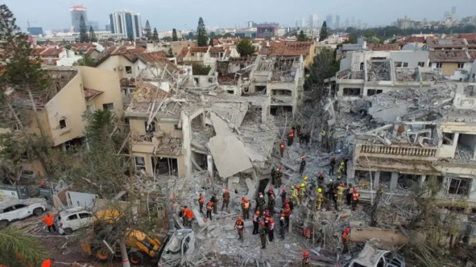 İran’dan İsrail’e bir füze saldırısı daha: Tel Aviv ve Kudüs’te panik yaratan patlamalar