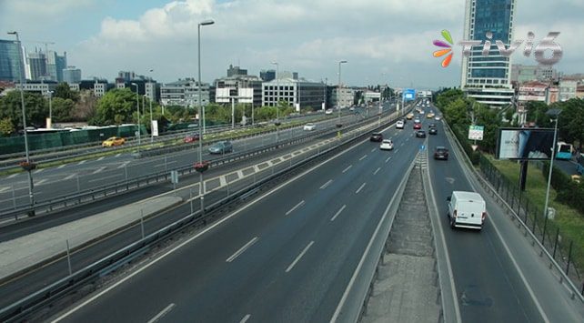 İstanbul'da şaşırtan Pazartesi: Trafik yoğunluğu yüzde 2!