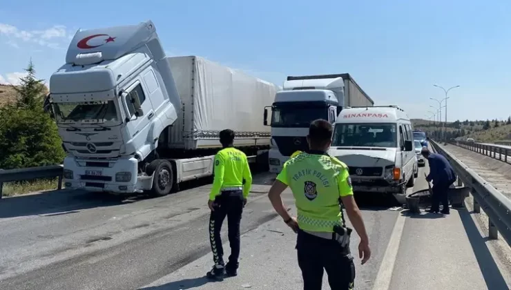 Afyonkarahisar’da zincirleme kaza: 26 yaralı