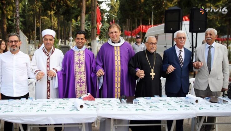 Müslüman ve Hristiyan din adamları birlikte dua etti