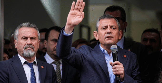 CHP’de neler oluyor? Özgür Özel’in genel başkanlığına dair flaş iddia