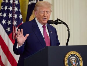 Trump’tan Tahran için sert uyarı: “Herkes acilen tahliye edilmeli”