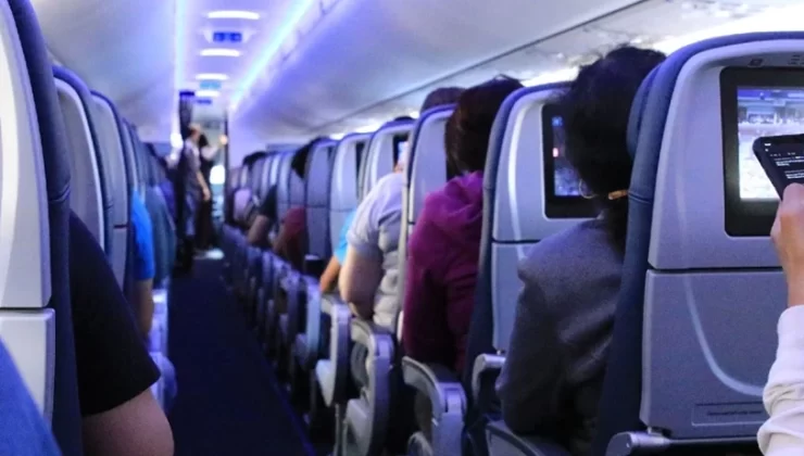 “Delta Uçağı Amsterdam Yolunda Şiddetli Türbülans Yaşadı: 25 Yaralı”