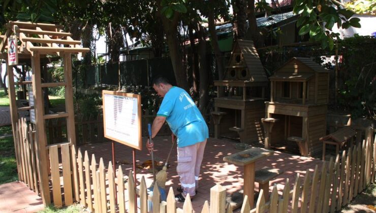 Alanya Belediyesi’nden Sokak Hayvanlarına Yaz Desteği: Mama ve Su Üniteleri Temizleniyor