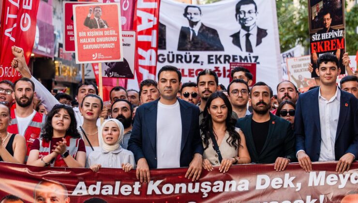 CHP Gençlik Kolları’ndan Kartal’da Özgürlük Korteji