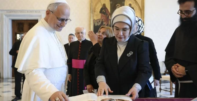 Emine Erdoğan ve Papa 14. Leo bir araya geldi