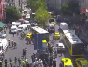 İETT Otobüsü de Karıştı: Beyoğlu’nda Zincirleme Kaza