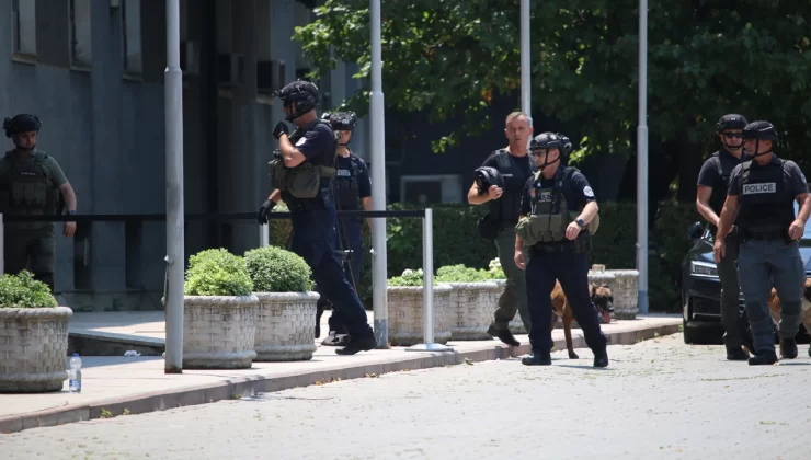 Kosova Meclisi’nde Bomba İhbarı! Tüm Bina Tahliye Edildi