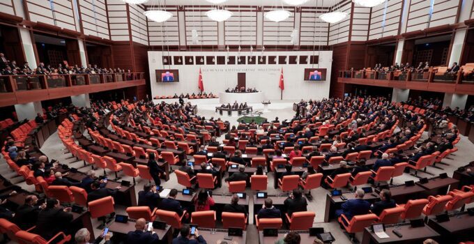 Özgür Özel dahil 3 vekilin dokunulmazlık dosyaları TBMM’de