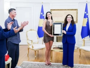 Dua Lipa’ya Üçüncü Vatandaşlık: Kosova’dan Resmi Onur