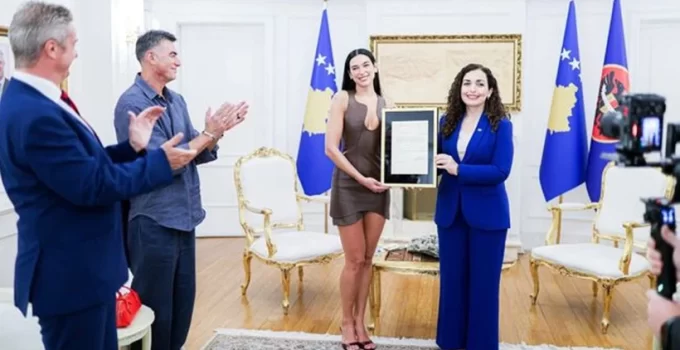 Dua Lipa’ya Üçüncü Vatandaşlık: Kosova’dan Resmi Onur