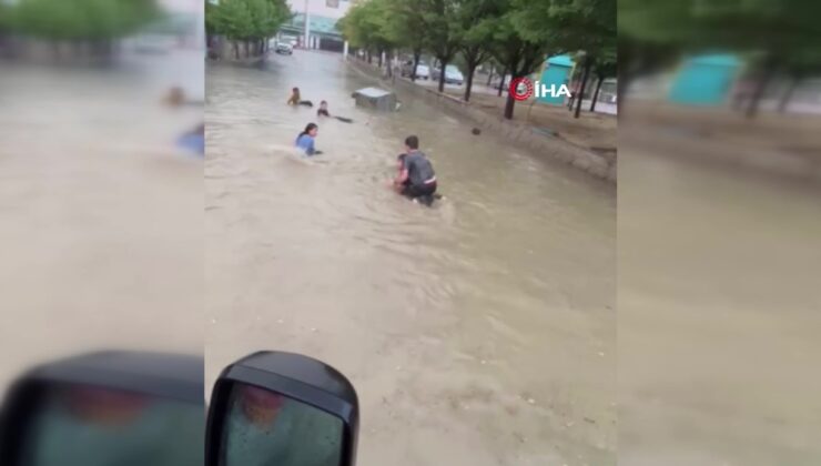 Polatlı’da Sel Sularında Yüzen Çocuklar Şoke Etti: Tehlikeye Seyirci Kalındı!