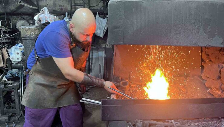 İzmir’de 70 Derecelik Mesai: Ateş Başında Ekmek Mücadelesi