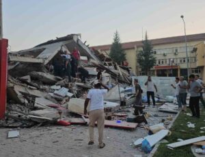 Balıkesir Sındırgı Depreminde Yıkılan Bina Sahibi ve Müteahhit Gözaltında