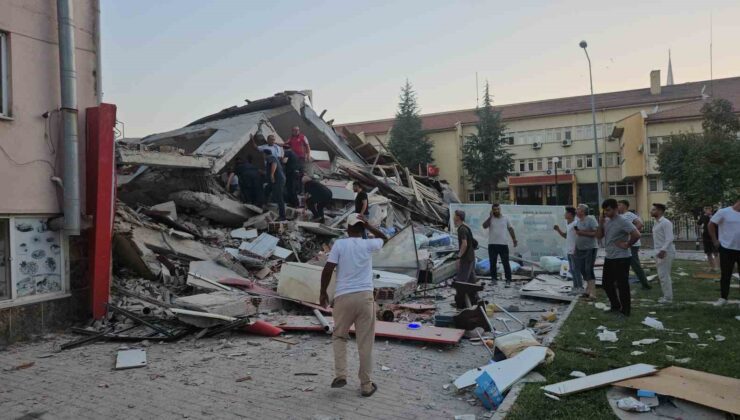 Balıkesir Sındırgı Depreminde Yıkılan Bina Sahibi ve Müteahhit Gözaltında