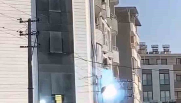 Hatay’da Aşırı Sıcaklar Elektrik Direğinde Kabloların Patlamasına Neden Oldu