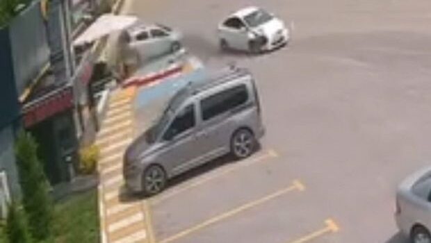 Bolu Dağı D-100 Karayolu’nda Kontrolü Kaybeden Otomobil İşletme Otoparkına Girdi